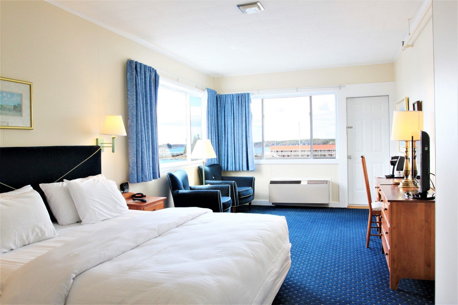 Premium King Outer Harbor View Room | Fisherman’s Wharf Inn, Boothbay Harbor Maine